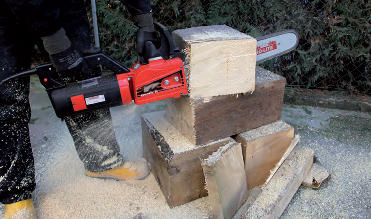 Holzkettensaege-elektrisch-Balken-Konstruktionsholz